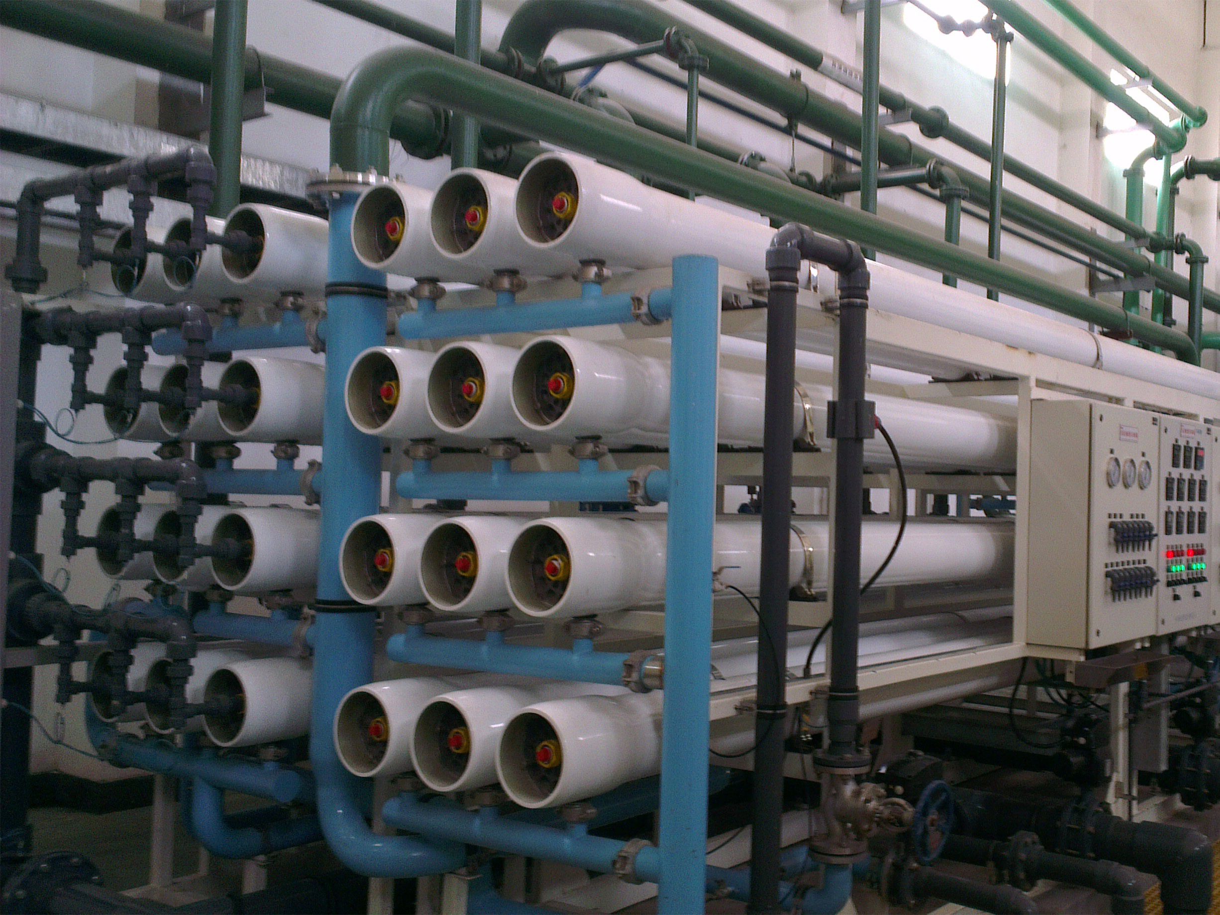 Reverse osmosis device